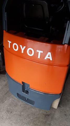 Heavy-duty Toyota forklift with 5000lbs capacity