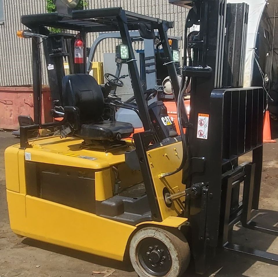 used caterpillar electric forklift 4000lbs capacity