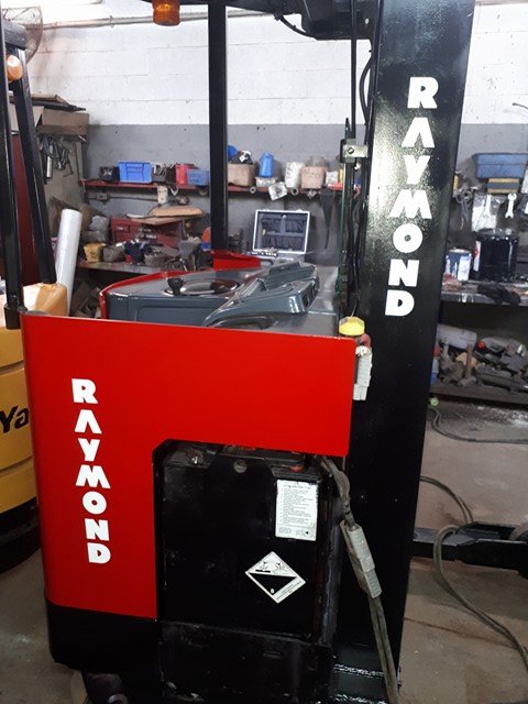 raymond used electric reach lift truck  