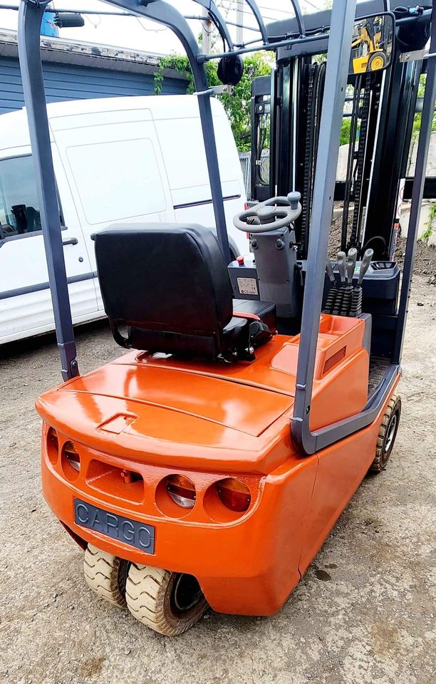 toyota used 3-wheel electric forklift