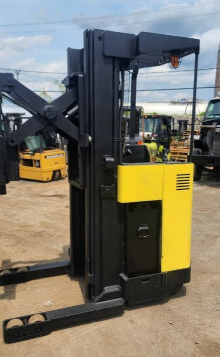 yale used electric reach lift truck